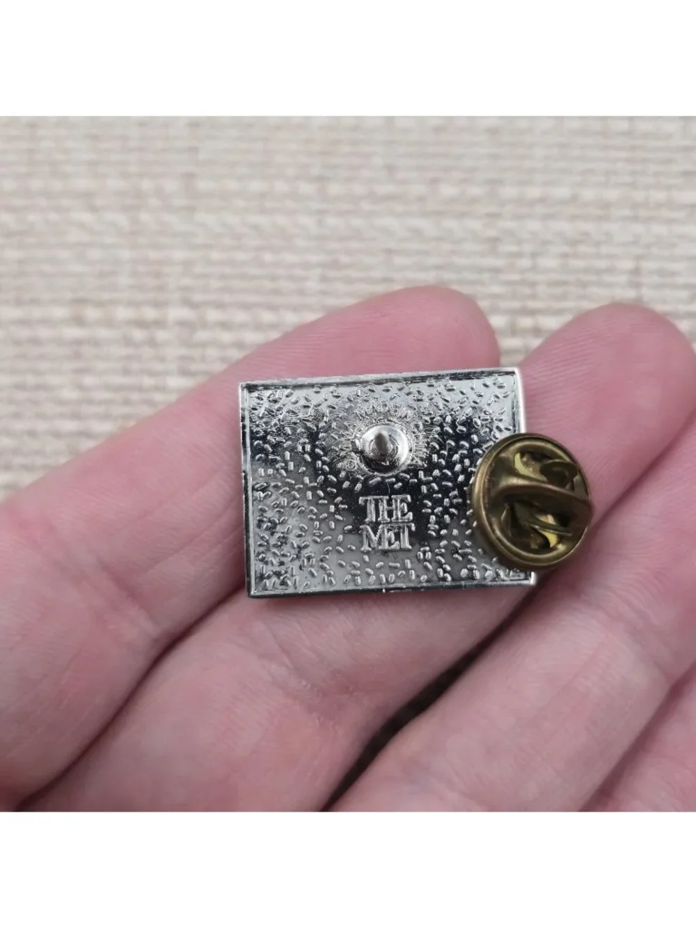 The Great Wave off Kanagawa Enamel Pin - Hokusai Japanese Art A7353 - Picture 3 of 5